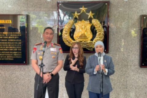 Kapolri Jenderal Suyudi Ario Seto dan Menkomdigi Meutya Viada Hafid saat pertemuan strategis di Mabes Polri.