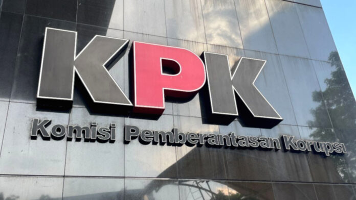 Bupati Bogor Rudy Susmanto menjalani pemeriksaan oleh KPK di Mapolres Bogor terkait dugaan korupsi pajak.