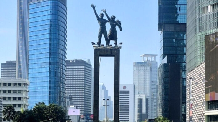 Bentrok antara mahasiswa dan aparat keamanan di Bundaran HI saat aksi unjuk rasa Sumpah Pemuda di Jakarta Pusat.